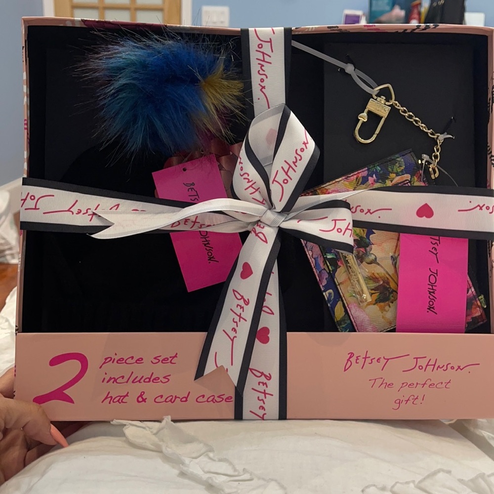 COPY - BETSEY JOHNSON HAT AND CARD CASE SET NWT 🎁 GREAT GIFT